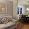 Charming and Convenient 3br 1ba apt - fully furnished and equipped - fast Internet - Forest Park