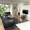 Perfect Locale 2bed Apt Parking