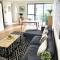 Perfect Locale 2bed Apt Parking