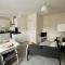 CENTRAL, newly refurb 2 bed flat with FREE PARKING