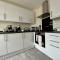 CENTRAL, newly refurb 2 bed flat with FREE PARKING