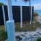 San Salvador Luxury Direct Beach Front Apartment 2 bedroom 1 bath full kitchenin San Salvador, Bahamas - Кокберн-Таун