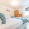 Enjoy relaxing family breaks in this central Ambleside apartment with parking