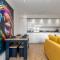 Luxury Apartment-Free Parking-Central Location-Close To Airport, Station & Centre