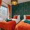 Luxury Apartment-Free Parking-Central Location-Close To Airport, Station & Centre