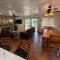 Creekside Suite Sleeps 2 Creek frontage Bbq