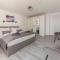Deluxe Apartments 55
