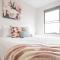 CBD Apartment with WiFi & Parking
