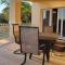 Gated waterfront condo with boat dock and view - Freeport