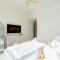 LUX The Marina Vista Beachfront Suite