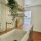 New, Modern, 3 bed/3 bath Apt, 10 miles to DC!