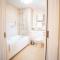 The Bakehouse - central townhouse sleeps 8 people