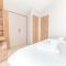 Tastefully decorated lodge on popular holiday park, easy access to Lakes and Dales and free parking