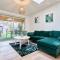 3 bedroom house with garden near St Maur tram