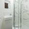 Modern 5 Bed House in Bedford Perfect For Contractors