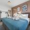 Stylish 4-Bedroom Townhouse with two large parking spaces and superfast Wi-Fi