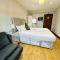 Spacious 6 Bed Residence in Wembly, London - 伦敦