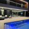 Villa exclusiva con piscina infinity y jacuzzi! - Valdemorillo