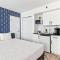Oceanside Duo - Double Room, Water Views, Pool & Beach Access, Free Parking