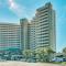 The Scallop by Brightwild-Beachfront Condo