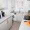 Modern 6-Bed Home Near Leeds City Centre