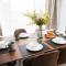 Modern 6-Bed Home Near Leeds City Centre