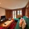 One Bedroom with mountain and garden view ground floor of Chalet Solaria - 茨韦西门