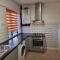 Dulverton house - 3 bed house /sleeps 6+ driveway+close to M1