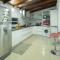chalet con parque quincho y pileta