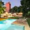 chalet con parque quincho y pileta