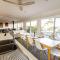 Expansive Bay Views, Light & Airy House, Wood Fire
