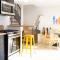 Geometric Loft: renovated, hip, pets, pool/spa - سولانا بيتش