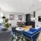 London Calling: 2BR Flat with Chic London Flair - London