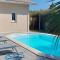Villa piscine proche plages