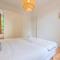 4 bedroom house with garden