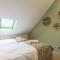 3 bedroom house with garden, free parking