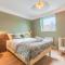 3 bedroom house with garden, free parking