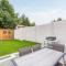 3 bedroom house with garden, free parking