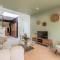 3 bedroom house with garden, free parking