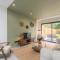 3 bedroom house with garden, free parking