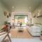 3 bedroom house with garden, free parking