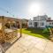 4BR Beach House sleeps 10 - 5 mins walk to the Sea - West Wittering