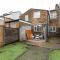 Renovated 3BR wgarden in Stratford, 1min to Train - London