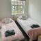 The Gorge Getaway - Deluxe 3-Bedroom Apartment