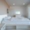 Exclusive Lake Villa by PikHost