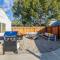 Colorful Home 3Bd 2Ba, Sleeps8, 1block to Univ., Pac-man, BBQ, FirePit - Redlands