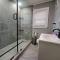 Home Away From Home on LaSalle - 3 bd 2 bth Slps 6 - Niagara Falls