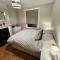 Welcoming 2 bed townhouse near town centre & beach