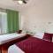 Hostal Nuevo Arenal downtown, private rooms with bathroom - Nuevo Arenal