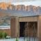 Lakehouse 2- Free Parking- Walk To Town- Air Con